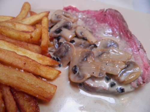 rosbeef,filet mignon,boeuf,carotte,laurier,thym,echalotes,céleri vert,champignons de paris,sherry,xères,porto rouge,whisky,crème,fond de gibier,fond brun,jus de truffe,truffe,melanosporum