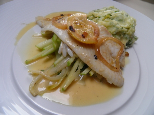 barbue,chicons,granny smith,echalote,vadouvan,noilly prat,citron,céleri,vin blanc,bintjes,pommes de terre,fumet de poisson,beurre,persil,ciboulette