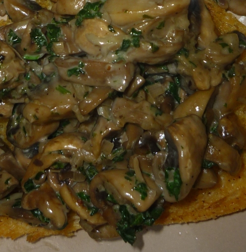 champignons de paris,pain,echalote,ail,persil,crème liquide,vinaigre balsamique,cognac