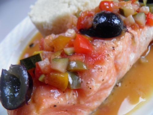 saumon,gamba's,salicorne,tomate,poivron jaune,courgette,raisins bleux,bière framboise,orange,fumet de poisson,couscous