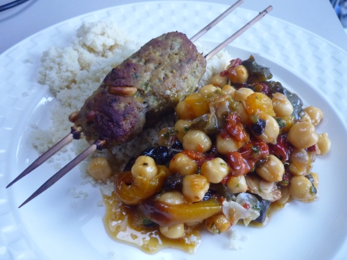 pois chiches,poivrons,oranges,menthe,raisins de corinthe,harissa,coriandre,cumin,amandes,miel,agneau,ras-el-hanout,paprika,pignons de pin