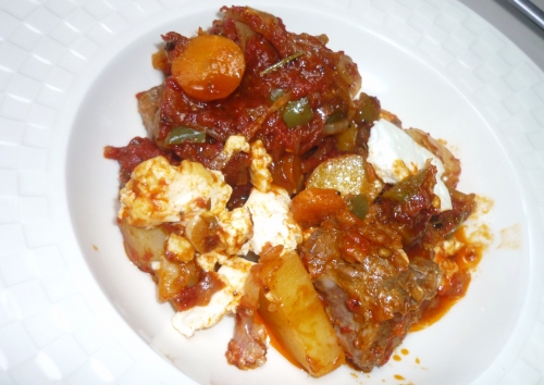 Agneau, Gigot d'Agneau, Thym, Laurier, Romarin, Ail, Oignons, Carottes, Pommes de Terre, Tomates, Concentré de Tomates, Origan, Vin Blanc, Poivron Vert, Citron, Cannelle 