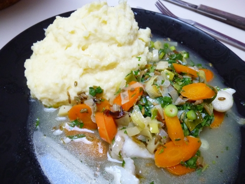 cabillaud,carottes,jeunes oignons,poireaux,graines de fenouil,fumet de poisson,vermout,estragon