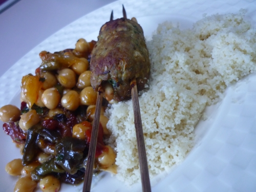 pois chiches,poivrons,oranges,menthe,raisins de corinthe,harissa,coriandre,cumin,amandes,miel,agneau,ras-el-hanout,paprika,pignons de pin