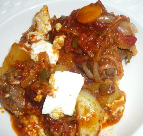 Agneau, Gigot d'Agneau, Thym, Laurier, Romarin, Ail, Oignons, Carottes, Pommes de Terre, Tomates, Concentré de Tomates, Origan, Vin Blanc, Poivron Vert, Citron, Cannelle 