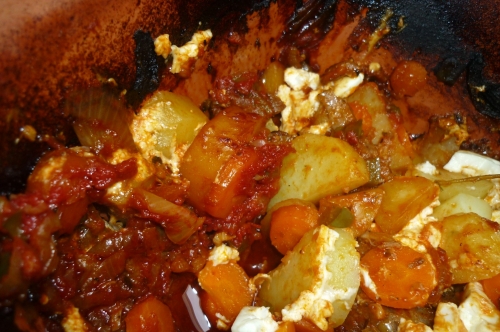 Agneau, Gigot d'Agneau, Thym, Laurier, Romarin, Ail, Oignons, Carottes, Pommes de Terre, Tomates, Concentré de Tomates, Origan, Vin Blanc, Poivron Vert, Citron, Cannelle 