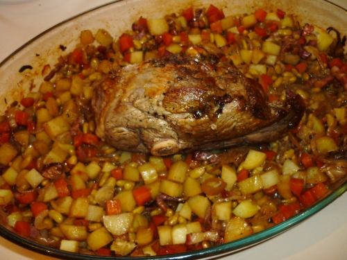 gigot d'agneau,agneau,carottes,oignons,pommes de terre,francelines,ail,lardons fûmés,flageolets,bouquet garni,vin rouge,fond d'agneau,fleur de sel