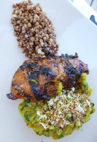 poulet,lait de coco,coco désydraté,curry,curcuma,pommes granny smith,oignons,coriandre,pistaches,panko,ketjap manis,huile de sésame,beurre clarifié,sucre,piment doux fumés,espresso,café,keffir,sarrasin,graines de sarrasin,ail,worcestershire