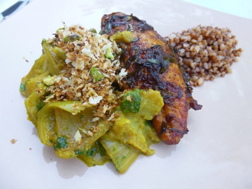 poulet,lait de coco,coco désydraté,curry,curcuma,pommes granny smith,oignons,coriandre,pistaches,panko,ketjap manis,huile de sésame,beurre clarifié,sucre,piment doux fumés,espresso,café,keffir,sarrasin,graines de sarrasin,ail,worcestershire