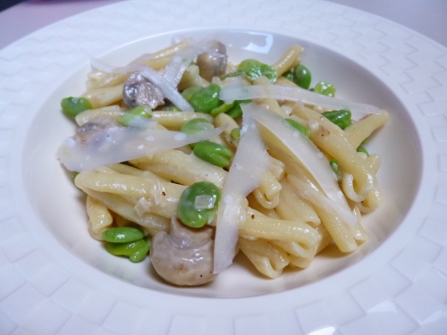 casareccia,fèves des marais,champignons de paris,morilles,bouillon de légumes,sherry sec,crème liquide,crème epaisse,parmesan