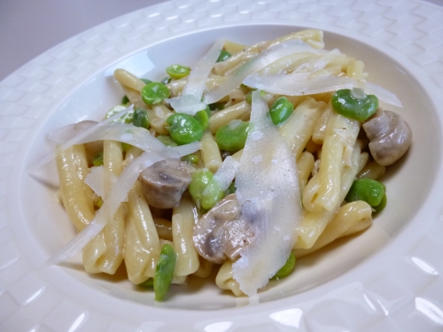 casareccia,fèves des marais,champignons de paris,morilles,bouillon de légumes,sherry sec,crème liquide,crème epaisse,parmesan
