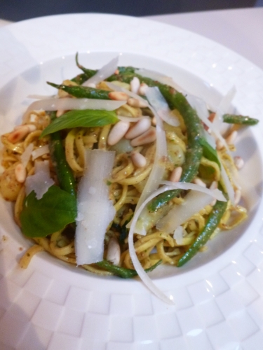 pesto,basilic,pignons de pin,ail,huile d'olive,parmesan,tagliolini,haricots verts,pommes de terre