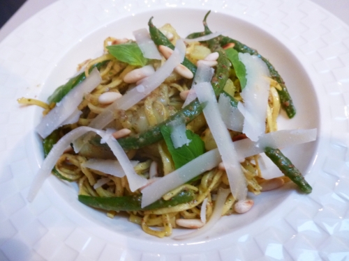 pesto,basilic,pignons de pin,ail,huile d'olive,parmesan,tagliolini,haricots verts,pommes de terre