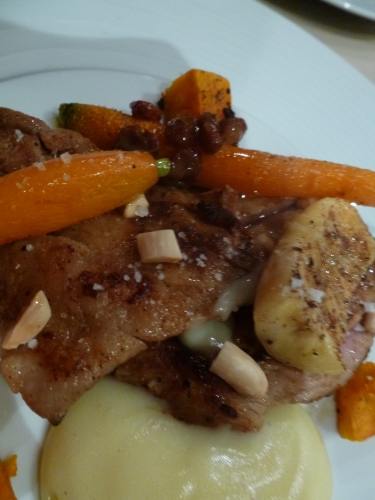 porc,secreto,porc ibérique,piment rouge,citron,4 épices,mélange taillevent,rhum brun,worcestershire,thym,gingembre,fond de veau,bananes,amandes,raisins secs,agar-agar,gélatine,carottes,poivre de la jamaïque,poivre de la luna,potimaron,lait battu,pommes de terre,fond de volaille,muscade