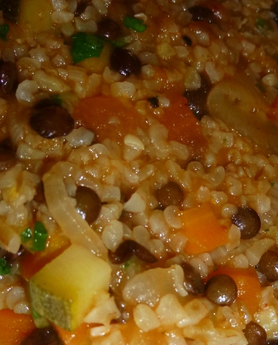 boulgour,lentilles,carottes,bouillon de légumes,raisins secs,piment d'espelette,paprika doux,courgettes,pomme boscoop,graines de cumin,concentré de tomates,citron,tomates,san marzano,coriandre