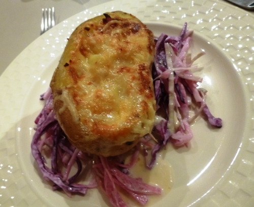 reblochon,vin blanc,echalote,lard,vacherin mont d'or,etivaz,pommes de terre,saindoux,crème fouéttée,bouillon de légumes,bouillon de volaille,chou rouge,chou vert,vinaigre blanc,moutarde,huile de pépins de raisins,pomme,oeufs