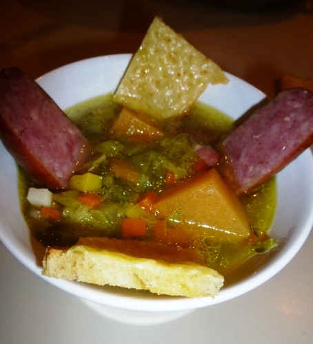 diots,poireaux,lardons,saindoux,carottes,laurier,thym,pommes de terre,navets,boule d'or,céleri,vin blanc,oignon blanc,chou vert frisé,ail,cantal,comté,bouillon de volaille