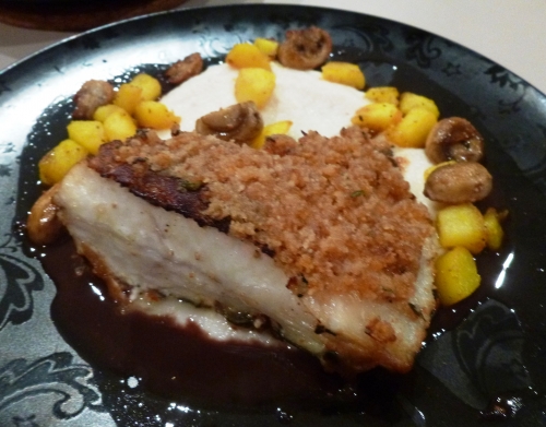 persil tubéreux,citron,turbot,moutarde,moutarde bister,ail,echalote,vin blanc,graisse d'oie,pomme de terre,champignons,fenouil,céleri,vin rouge,chapelure,beurre clarifié,champignons sauvages,fond de veau