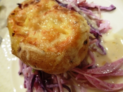 reblochon,vin blanc,echalote,lard,vacherin mont d'or,etivaz,pommes de terre,saindoux,crème fouéttée,bouillon de légumes,bouillon de volaille,chou rouge,chou vert,vinaigre blanc,moutarde,huile de pépins de raisins,pomme,oeufs