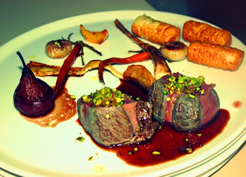 Kriek Girardin, Liqueur de Cerises, Jus d'Orange, Vinaigre de Framboises, Gelée de Groseilles, Vanille, Fond de Gibier, Fond de Volaille, Chocolat, Panais, Crème Epaisse, Muscade, Petites Poires, Vin Rouge, Sirop de Liège, Cannelle, Cassonade, Girofle, Zeste d'Orange, Peket, Pistache, Biche, Pain de Seigle, Beurre Clarifié, Mini Carottes, Mini Navets, Navets Boule d'Or, Sirop d'Erable, Miel, Ail    