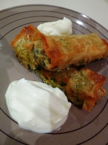 feuilles de brick,menthe,ail,parmesan,roquette,yaourt,pignons,citron,huile d'olive