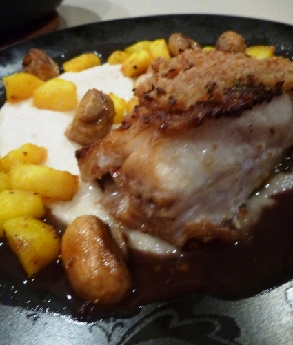 persil tubéreux,citron,turbot,moutarde,moutarde bister,ail,echalote,vin blanc,graisse d'oie,pomme de terre,champignons,fenouil,céleri,vin rouge,chapelure,beurre clarifié,champignons sauvages,fond de veau