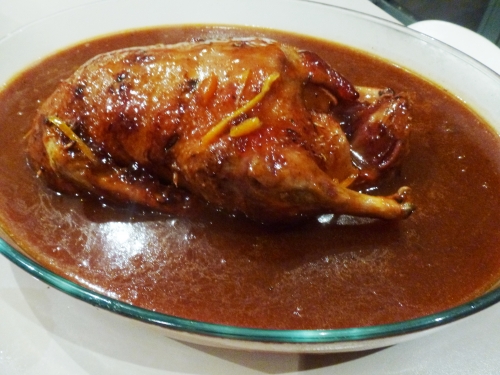 Oranges Bigarades, Canard de Barbarie, Fond Brun Lié, Vinaigre de Vin Blanc, Vinaigre Balsamique, Citron, Sucre, Jus d'Oranges, Gelée de Groseilles, Marmelade d'Oranges Amères, Grand Marnier, Curaçao, Caramel 