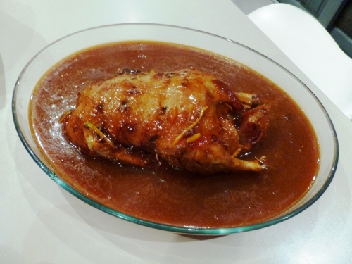 Oranges Bigarades, Canard de Barbarie, Fond Brun Lié, Vinaigre de Vin Blanc, Vinaigre Balsamique, Citron, Sucre, Jus d'Oranges, Gelée de Groseilles, Marmelade d'Oranges Amères, Grand Marnier, Curaçao, Caramel 