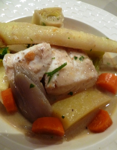 cabillaud,echalotes,carottes,pomme,pommes de terre,citron,vin blanc sec,calvados,fumet de poisson,oeuf,crème,navets,céleri,poireau,racine de persil,panais,choux-rave