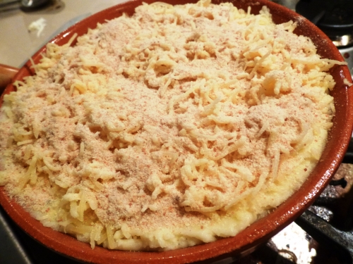 foies de volaille,pommes de terre,bintjes,echalotes,vinaigre balsamique,banyuls,crème epaisse,chapelure,gruyère,sucre