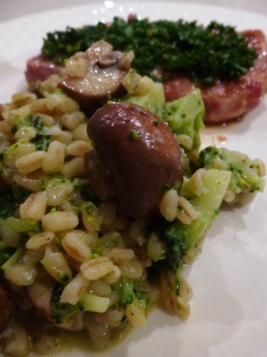 Mignonette de Porc, Porc, Citron, Persil, Ail, Blé, Broccoli, Champignon, Parmesan, Pesto, Bouillon de Légumes