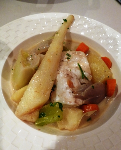 cabillaud,echalotes,carottes,pomme,pommes de terre,citron,vin blanc sec,calvados,fumet de poisson,oeuf,crème,navets,céleri,poireau,racine de persil,panais,choux-rave