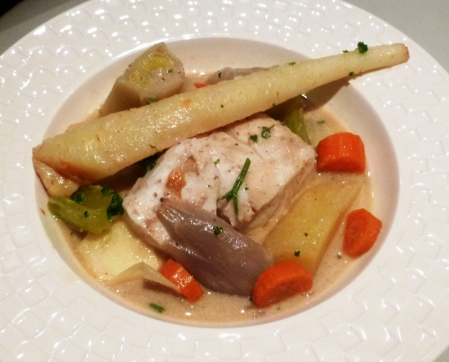 cabillaud,echalotes,carottes,pomme,pommes de terre,citron,vin blanc sec,calvados,fumet de poisson,oeuf,crème,navets,céleri,poireau,racine de persil,panais,choux-rave