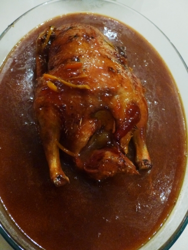 Oranges Bigarades, Canard de Barbarie, Fond Brun Lié, Vinaigre de Vin Blanc, Vinaigre Balsamique, Citron, Sucre, Jus d'Oranges, Gelée de Groseilles, Marmelade d'Oranges Amères, Grand Marnier, Curaçao, Caramel 