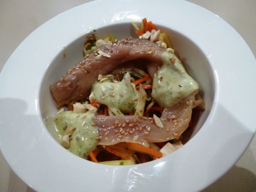 maquereaux,citron vert,sauce poisson,huile de maïs,huile d'olive,huile de sésame,vinaigre du sushi,citron,echalote,ail,coriandre,menthe,gingembre,piment rouge,combava,mirin,sauce soja,graines de coriandre,carottes,céleri rave,papayes,jeunes oignons,germes de soja,fèves de soja,ename,noix de cajou,sésame grillé,lait de coco,gomme xanthane,oeufs,huile de pépins de raisin,curry rouge en poudre