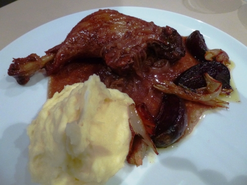 canard,porto,vin rouge,jus d'orange,badiane,anis etoilé,oignons,echalotes,pommes de terre,betteraves rouges,thym,laurier,vinaigre balsamique