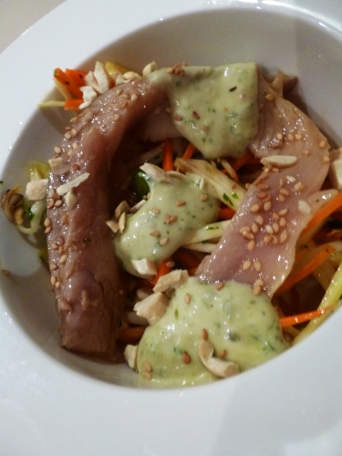 maquereaux,citron vert,sauce poisson,huile de maïs,huile d'olive,huile de sésame,vinaigre du sushi,citron,echalote,ail,coriandre,menthe,gingembre,piment rouge,combava,mirin,sauce soja,graines de coriandre,carottes,céleri rave,papayes,jeunes oignons,germes de soja,fèves de soja,ename,noix de cajou,sésame grillé,lait de coco,gomme xanthane,oeufs,huile de pépins de raisin,curry rouge en poudre