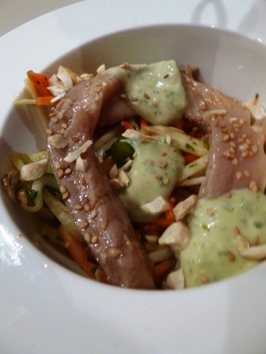 maquereaux,citron vert,sauce poisson,huile de maïs,huile d'olive,huile de sésame,vinaigre du sushi,citron,echalote,ail,coriandre,menthe,gingembre,piment rouge,combava,mirin,sauce soja,graines de coriandre,carottes,céleri rave,papayes,jeunes oignons,germes de soja,fèves de soja,ename,noix de cajou,sésame grillé,lait de coco,gomme xanthane,oeufs,huile de pépins de raisin,curry rouge en poudre