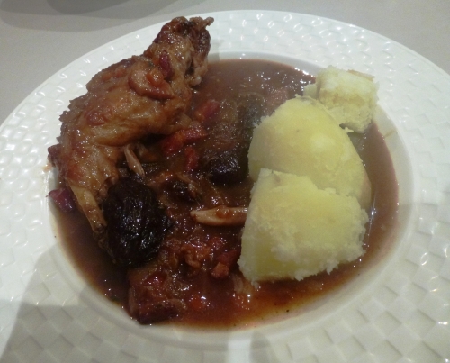 lapin,rodenbach,sucre brun,vergeoise,ail,vinaigre de cidre,lard fûmé,carotte,oignons,laurier,thym,4 épices,fond brun