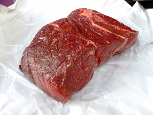 huile de tournesol,boeuf,pommes de terre,cachuètes,coriandre,chili,piments,gingembre,galanga,graines de cumin,grains de poivre blanc,graines de coriandre,clous de girofle,cannelle,cardamome,oignon rouge,ail,citronelle,racines de coriandre,lait de coco,crème de coco,sucre brun,nam pla,citron vert,pâte de crevettes,tamarin,jus d'ananas,echalotes thaï,muscade,cafre,kafir