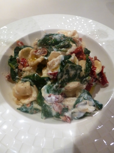 orecchiette,epinards,ricotta,pignons de pin,tomates séchées