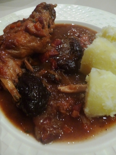 lapin,rodenbach,sucre brun,vergeoise,ail,vinaigre de cidre,lard fûmé,carotte,oignons,laurier,thym,4 épices,fond brun