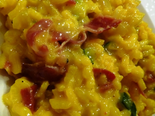 courgette,ail,jambon cru,riz carnarolli,echalote,vin blanc sec,vermouth,bouillon de volaille,mascarpone,parmesan,beurre