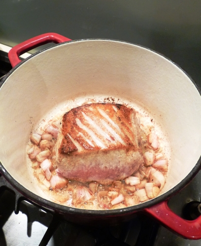 porc,rôti de porc,poireaux,pommes de terre,oignons,echalotes,moutarde à l'ancienne,ail,bière blonde,omer,fromage râpé,emmenthal,gouda,thym,romarin,crème