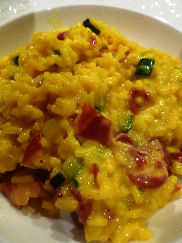 courgette,ail,jambon cru,riz carnarolli,echalote,vin blanc sec,vermouth,bouillon de volaille,mascarpone,parmesan,beurre