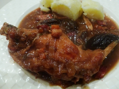 lapin,rodenbach,sucre brun,vergeoise,ail,vinaigre de cidre,lard fûmé,carotte,oignons,laurier,thym,4 épices,fond brun