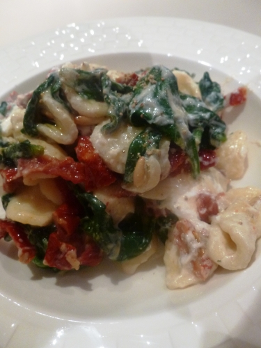 orecchiette,epinards,ricotta,pignons de pin,tomates séchées