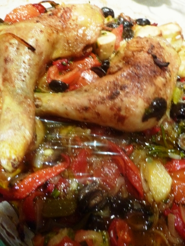 poulet,oignons roses,roscoff,ail,romarin,thym,origan,espelette,piment,poivron,piquillos,panais,olives noires,céleri vert,tomates,tomates cerises,fond de volaille