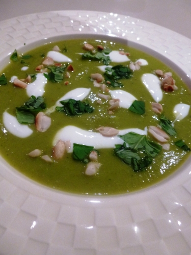 fèves des marais,bouillon de légumes,yaourt,basilic, piment d'espelette, cacahuètes