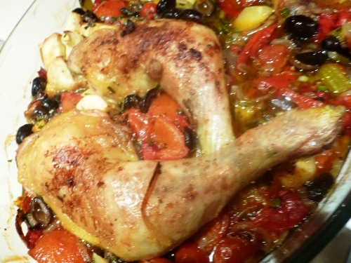 poulet,oignons roses,roscoff,ail,romarin,thym,origan,espelette,piment,poivron,piquillos,panais,olives noires,céleri vert,tomates,tomates cerises,fond de volaille